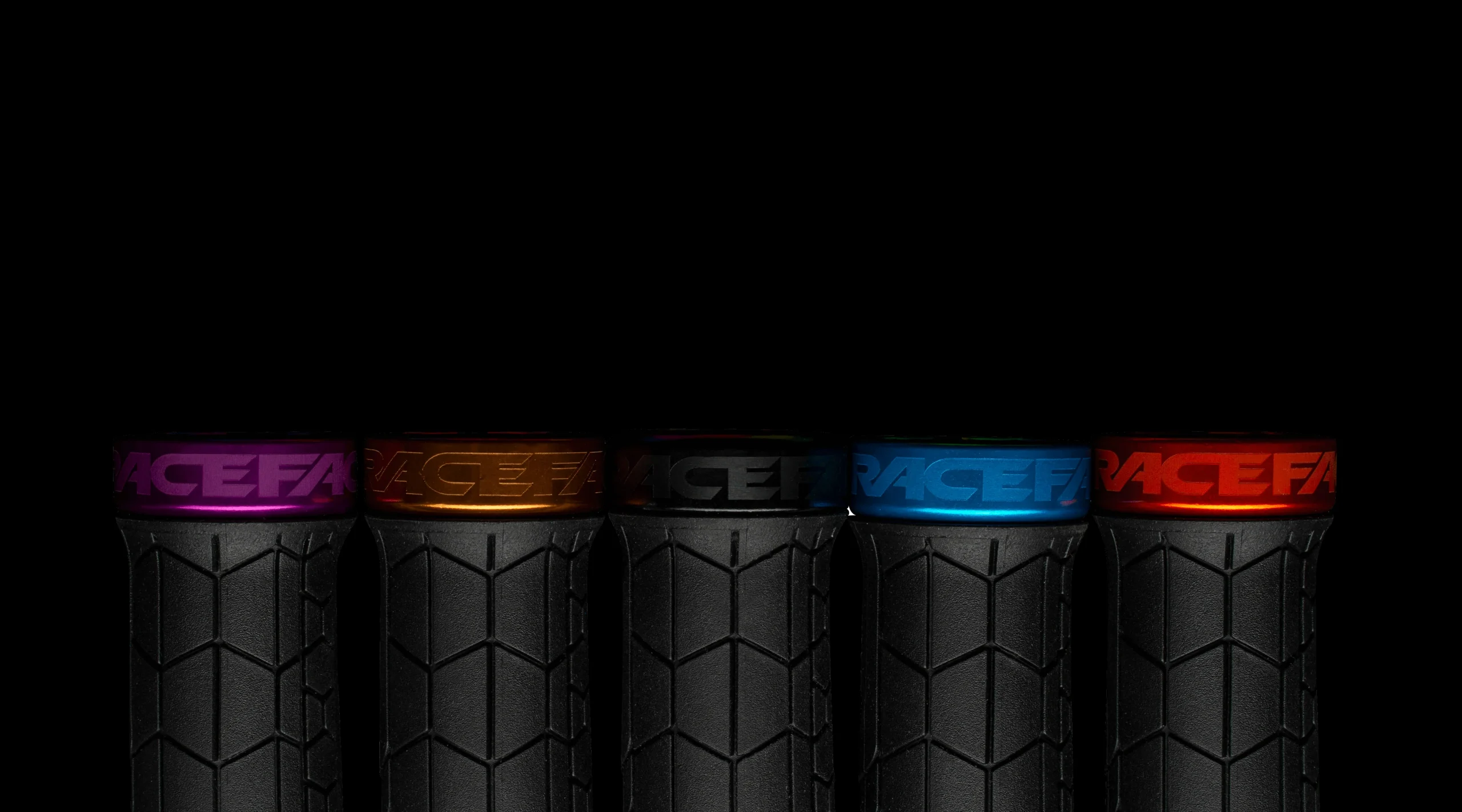 Puños RACE FACE GETTA Lock-On 135mm Rojo - Imagen 3